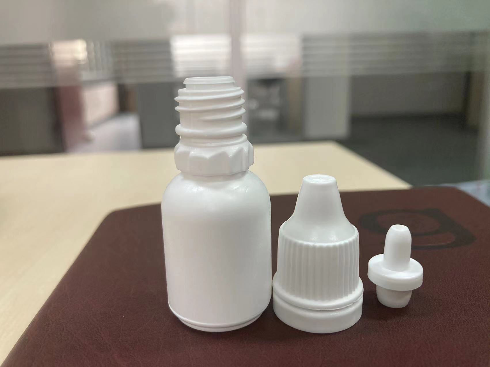 Plastic Easy To Squeeze Medicinal Bottles Liquid Injection Machine